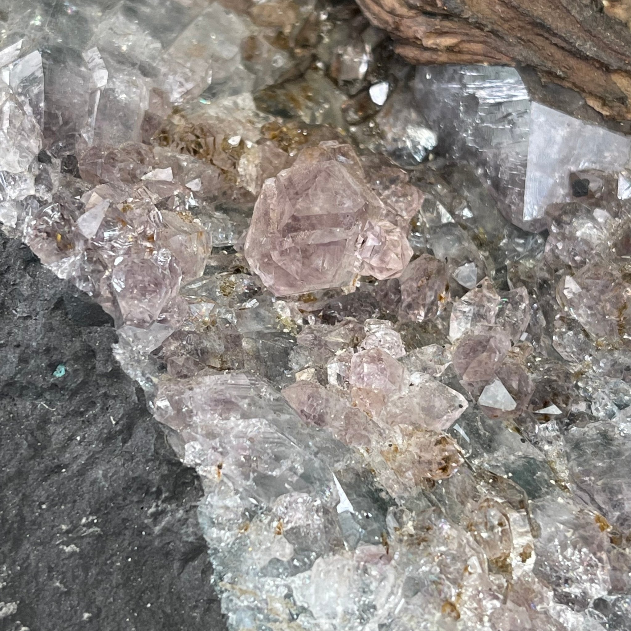 33" Tall Special Clear Quartz Gemstone Tree w/ Amethyst base, 960 Gems, Handmade #5431CQ-001 by Brazil Gems - Brazil GemsBrazil Gems33" Tall Special Clear Quartz Gemstone Tree w/ Amethyst base, 960 Gems, Handmade #5431CQ-001 by Brazil GemsGemstone Trees5431CQ-001