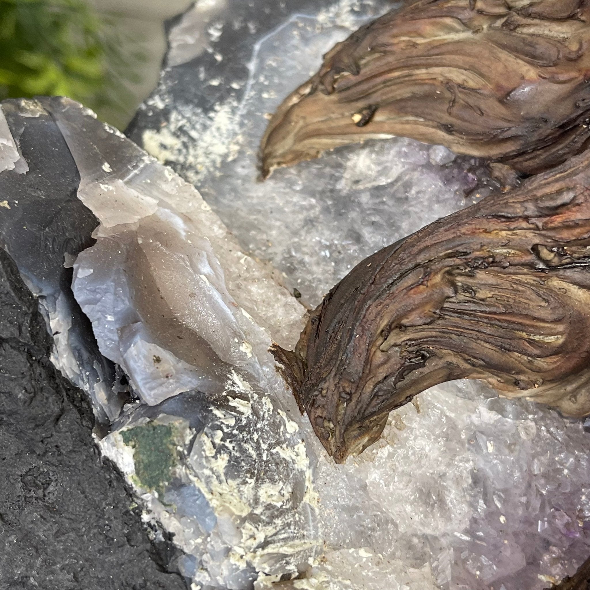 43" Tall Special Amethyst Gemstone Tree w/ Amethyst base, 1140 Gems, Handmade Model #5440AM-001 by Brazil Gems - Brazil GemsBrazil Gems43" Tall Special Amethyst Gemstone Tree w/ Amethyst base, 1140 Gems, Handmade Model #5440AM-001 by Brazil GemsGemstone Trees5440AM-001