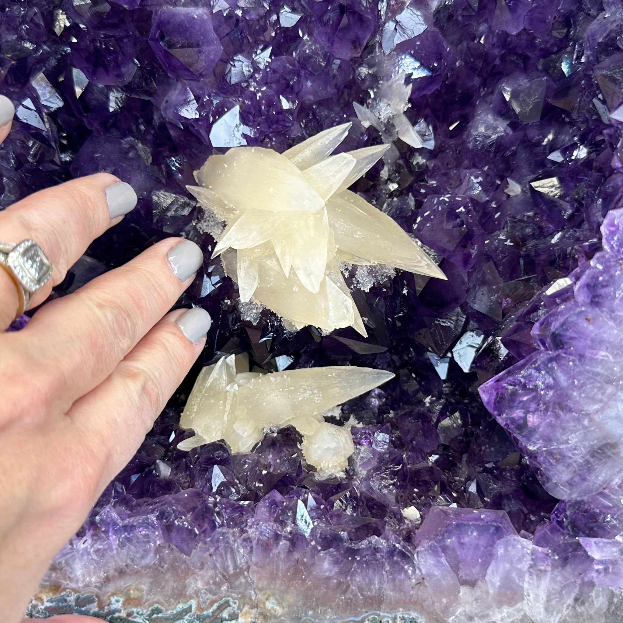 Extra Plus Quality Brazilian Amethyst Cathedral, 47.5 lbs & 17.3" Tall #5601-1317 - Brazil GemsBrazil GemsExtra Plus Quality Brazilian Amethyst Cathedral, 47.5 lbs & 17.3" Tall #5601-1317Cathedrals5601-1317