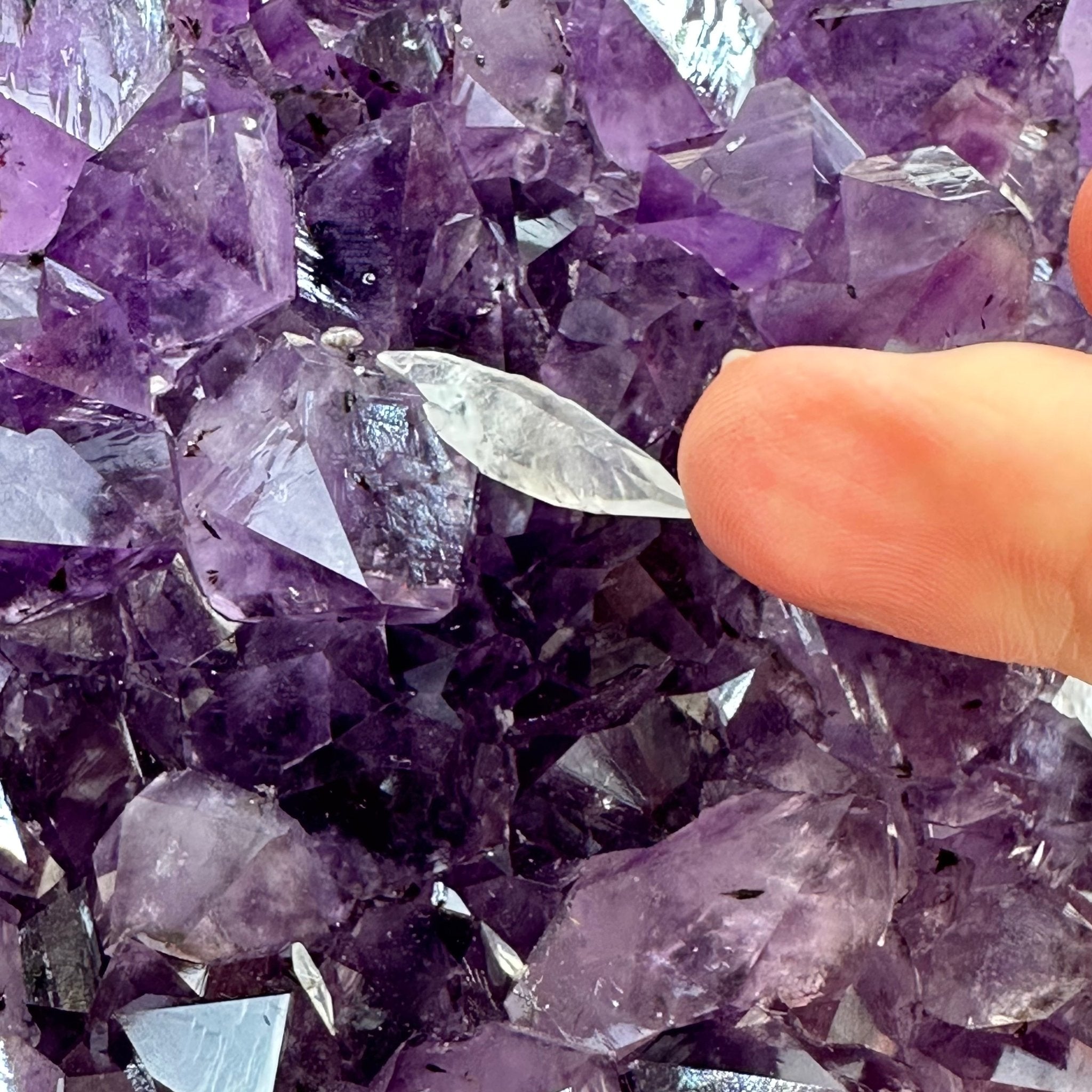 Extra Quality Amethyst Heart Geode w/ metal stand, 7.1 lbs & 8" Tall #5463-0292 - Brazil GemsBrazil GemsExtra Quality Amethyst Heart Geode w/ metal stand, 7.1 lbs & 8" Tall #5463-0292Hearts5463-0292
