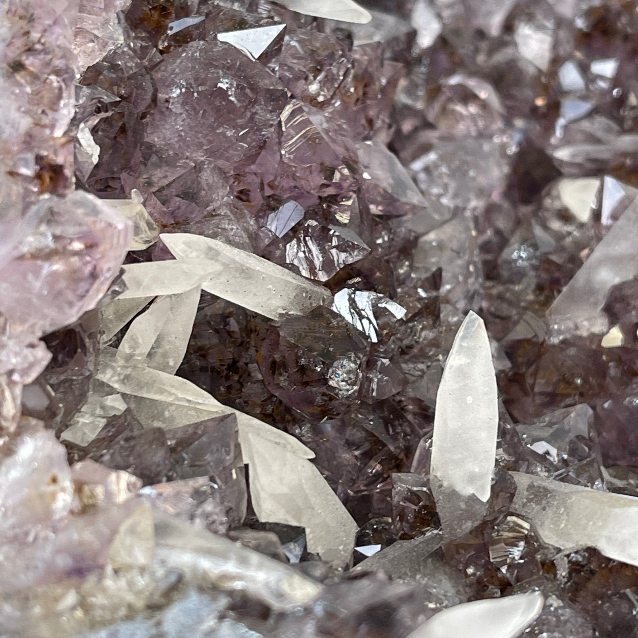 Extra Quality Brazilian Amethyst Geode Coffee Table, 84.1 lbs & 15.5" tall #1385-0079 by Brazil Gems - Brazil GemsBrazil GemsExtra Quality Brazilian Amethyst Geode Coffee Table, 84.1 lbs & 15.5" tall #1385-0079 by Brazil GemsTables: Coffee1385-0079