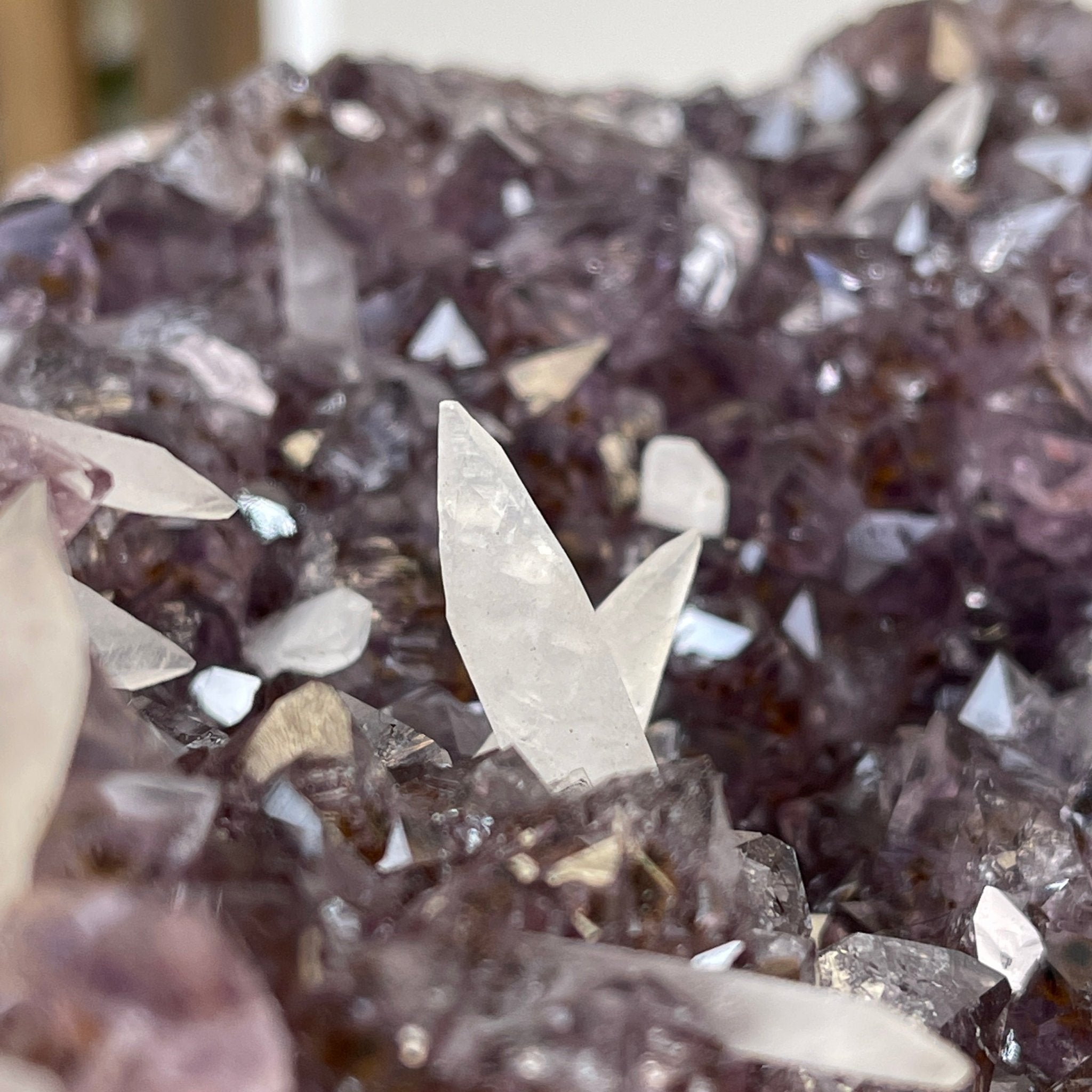 Extra Quality Brazilian Amethyst Geode Coffee Table, 84.1 lbs & 15.5" tall #1385-0079 by Brazil Gems - Brazil GemsBrazil GemsExtra Quality Brazilian Amethyst Geode Coffee Table, 84.1 lbs & 15.5" tall #1385-0079 by Brazil GemsTables: Coffee1385-0079
