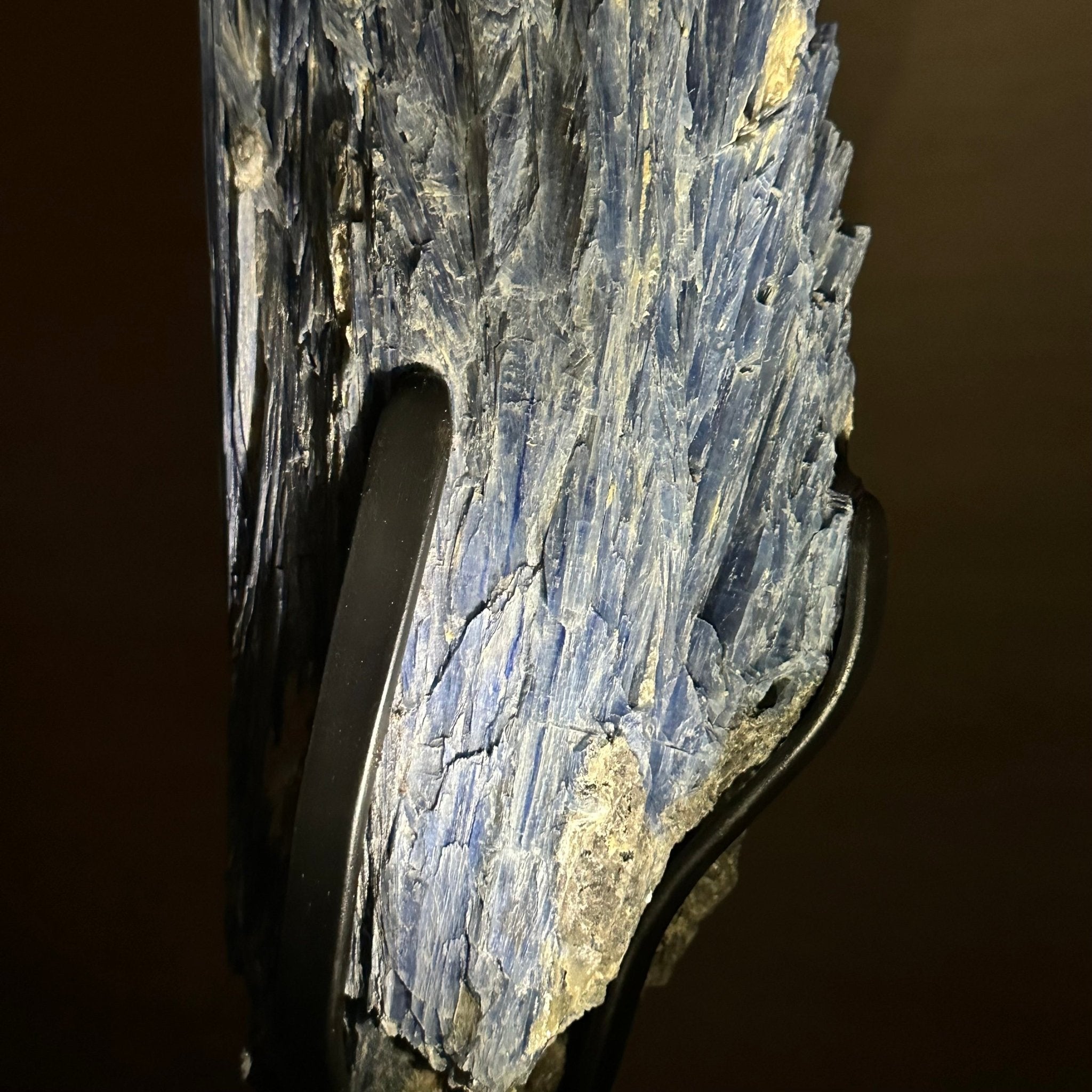 Large Kyanite Crystal on Rotating Stand, 45.6 lbs and 30.9" Tall #6011 - 0002 - Brazil GemsBrazil GemsLarge Kyanite Crystal on Rotating Stand, 45.6 lbs and 30.9" Tall #6011 - 0002Clusters on Rotating Bases6011 - 0002