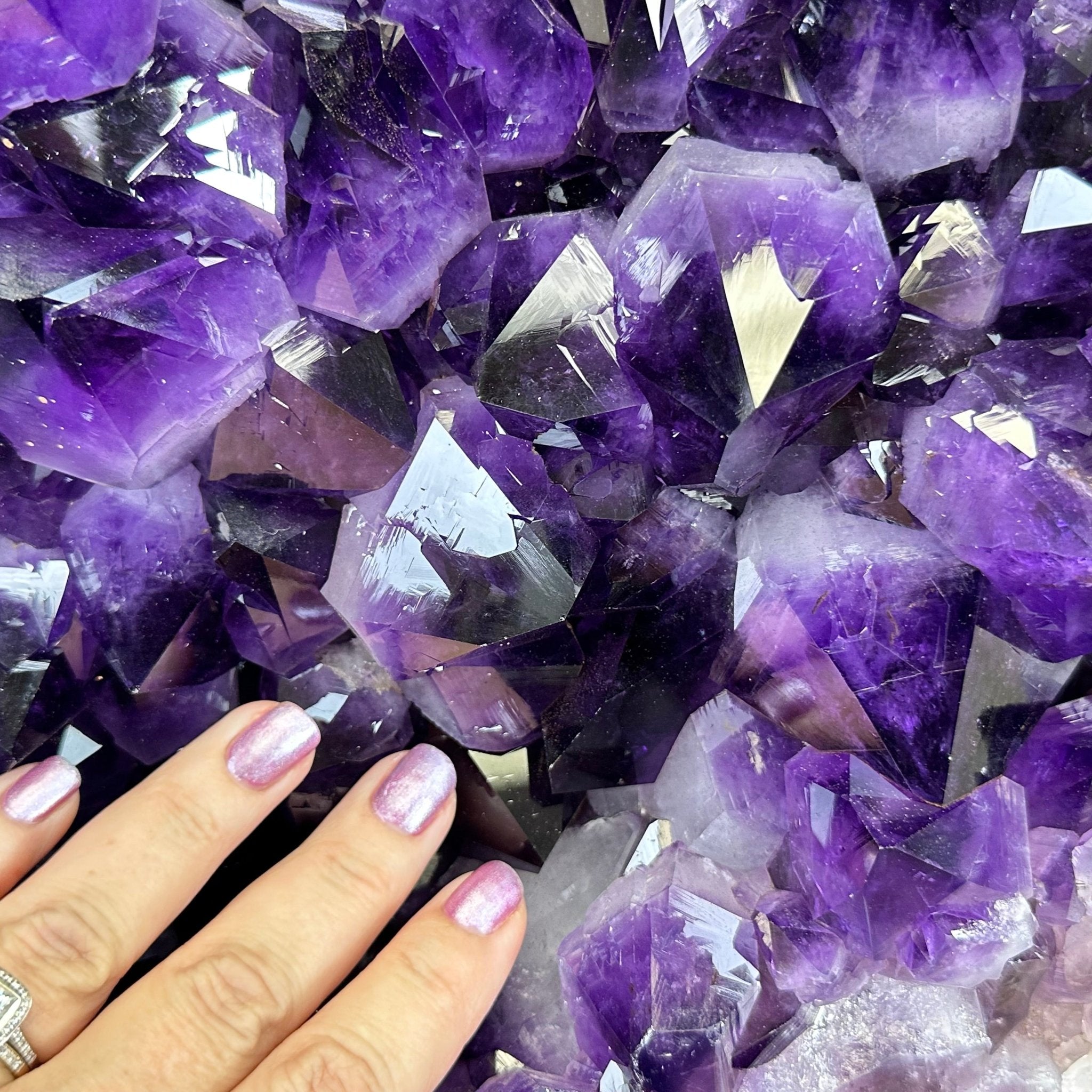 Super Quality Amethyst Cluster on Rotating Stand, 207 lbs & 31" Tall #5492-0033 - Brazil GemsBrazil GemsSuper Quality Amethyst Cluster on Rotating Stand, 207 lbs & 31" Tall #5492-0033Clusters on Rotating Bases5492-0033