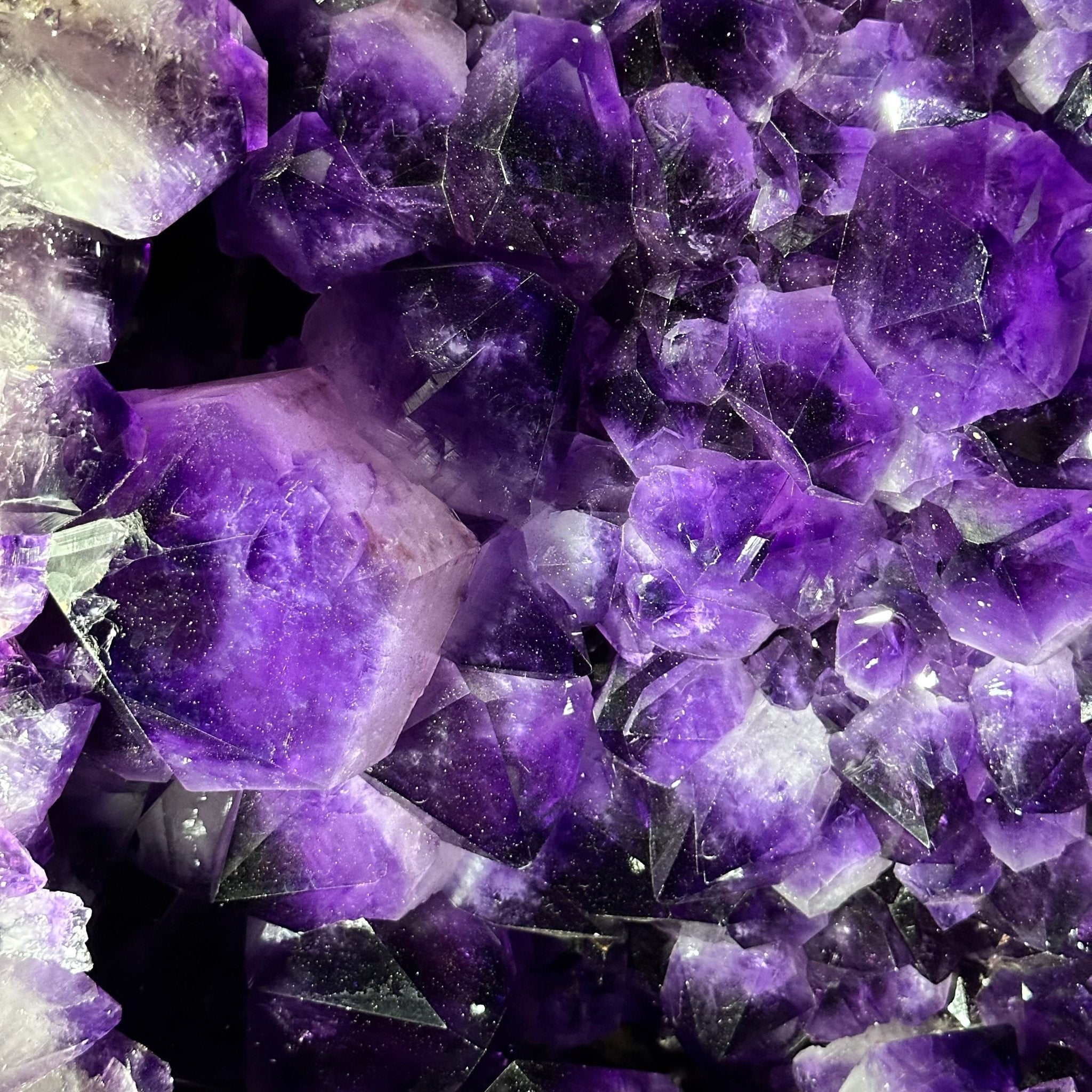 Super Quality Amethyst Cluster on Rotating Stand, 207 lbs & 31" Tall #5492-0033 - Brazil GemsBrazil GemsSuper Quality Amethyst Cluster on Rotating Stand, 207 lbs & 31" Tall #5492-0033Clusters on Rotating Bases5492-0033
