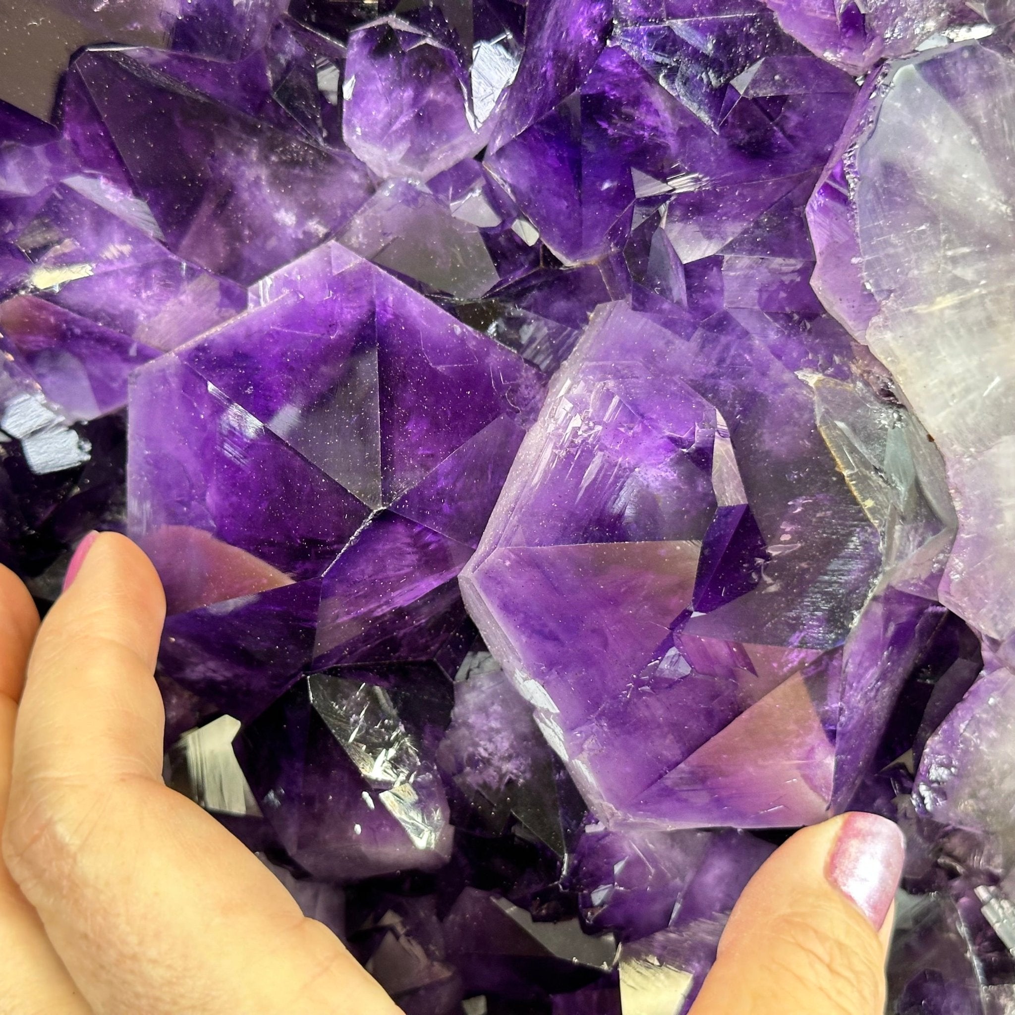 Super Quality Amethyst Cluster on Rotating Stand, 207 lbs & 31" Tall #5492-0033 - Brazil GemsBrazil GemsSuper Quality Amethyst Cluster on Rotating Stand, 207 lbs & 31" Tall #5492-0033Clusters on Rotating Bases5492-0033