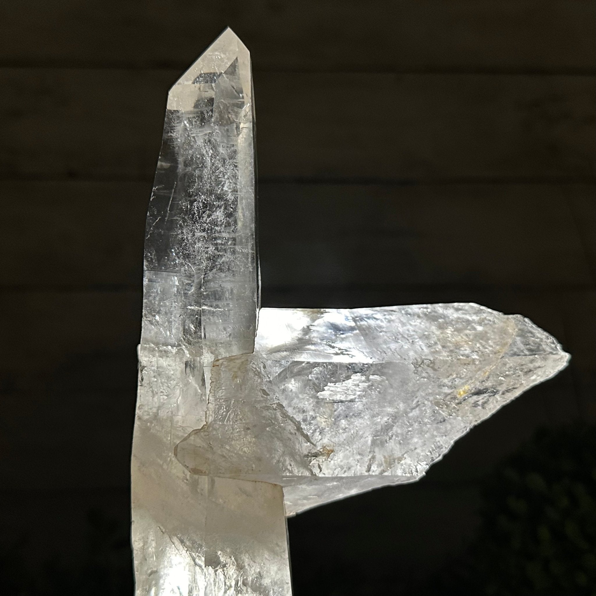 Super Quality Clear Quartz Point on a Metal Stand, 3 lbs & 12.1" Tall #3121CQ-003 - Brazil GemsBrazil GemsSuper Quality Clear Quartz Point on a Metal Stand, 3 lbs & 12.1" Tall #3121CQ-003Crystal Points3121CQ-003