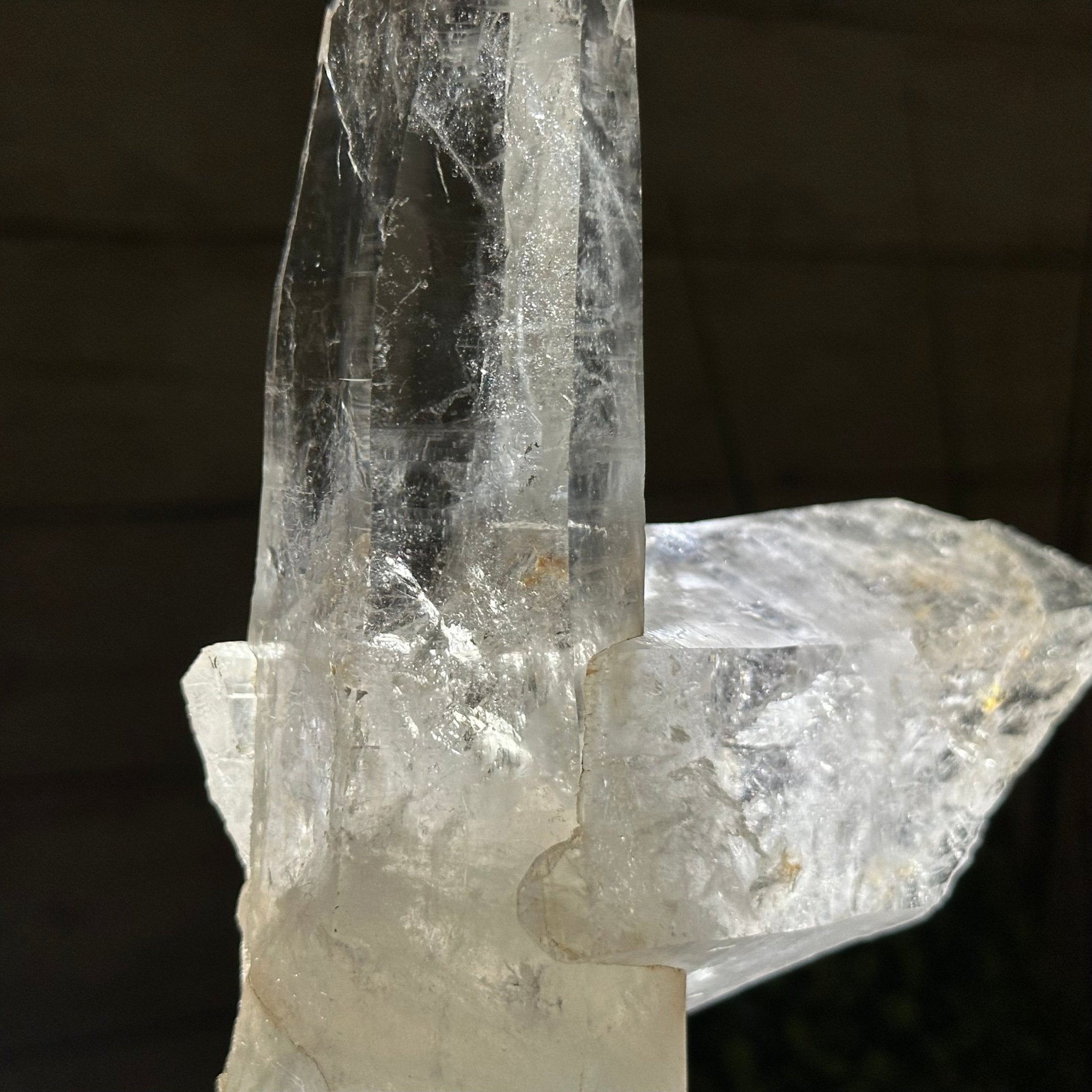 Super Quality Clear Quartz Point on a Metal Stand, 3 lbs & 12.1" Tall #3121CQ-003 - Brazil GemsBrazil GemsSuper Quality Clear Quartz Point on a Metal Stand, 3 lbs & 12.1" Tall #3121CQ-003Crystal Points3121CQ-003