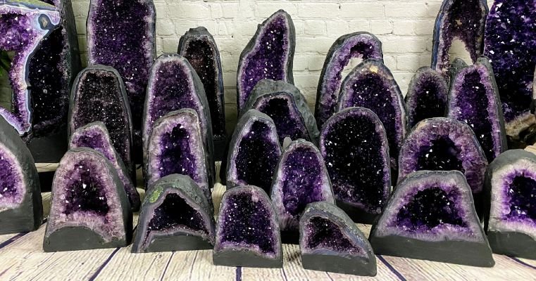 How To Select The Perfect Amethyst Geode Cave For Your Home - Brazil Gems