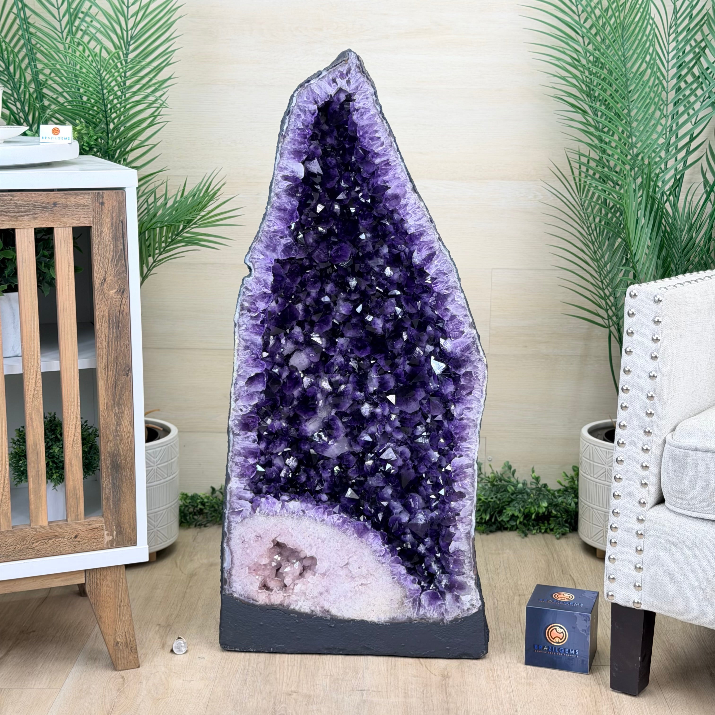 ガブリエル・ゴダール「眺めのいい岩場」 Large Cathedral Geodes | Statement Pieces by Brazil Gems®
